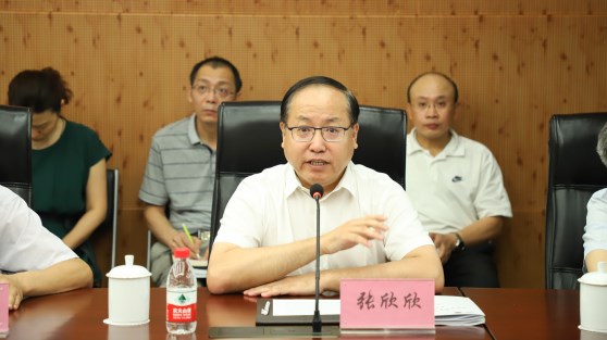 张校长_副本.jpg