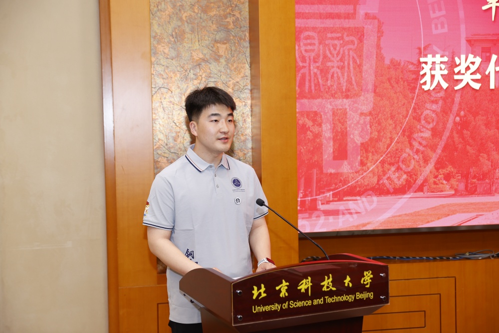 获奖学生代表陈浩东发言_副本.jpg
